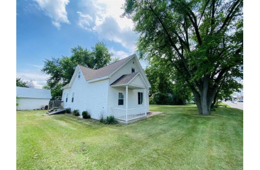 237 N Wisconsin St, Lyndon Station, WI 53944