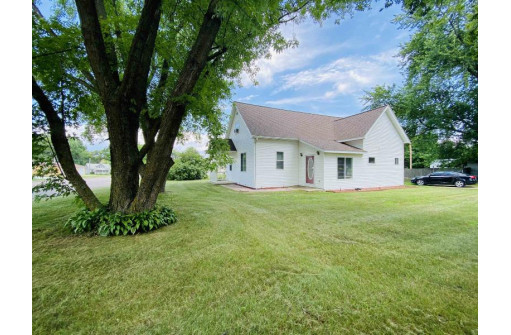 237 N Wisconsin St, Lyndon Station, WI 53944