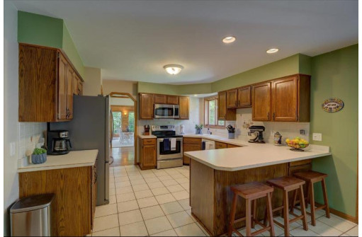 6683 Glenview Rd, DeForest, WI 53532