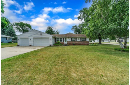 706 Sussex Dr, Janesville, WI 53546