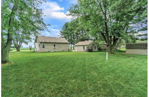 1724 W Russell Rd, Janesville, WI 53545-9581