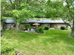 2926 W Brookview Ct Janesville, WI 53548