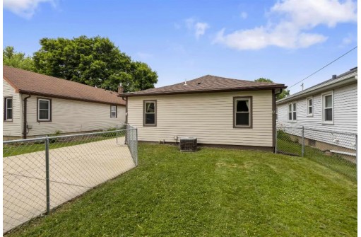 1733 Winchester St, Madison, WI 53704