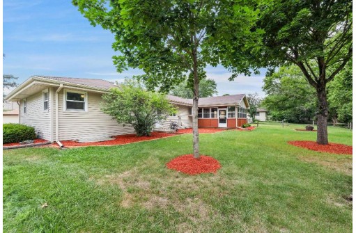 1002 Somerset Dr, Janesville, WI 53546