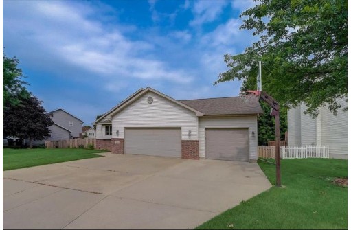 668 Grandview Dr, Sun Prairie, WI 53590