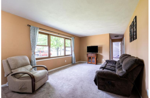 1419 Linnerud Rd, Sun Prairie, WI 53590