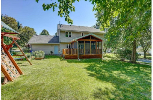 2 Williams Cir, Madison, WI 53719