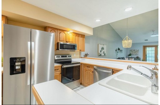 5387 Mariners Cove Dr 313, Madison, WI 53704