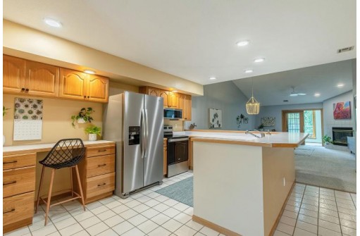 5387 Mariners Cove Dr 313, Madison, WI 53704