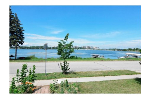 525 South Shore Dr, Madison, WI 53715