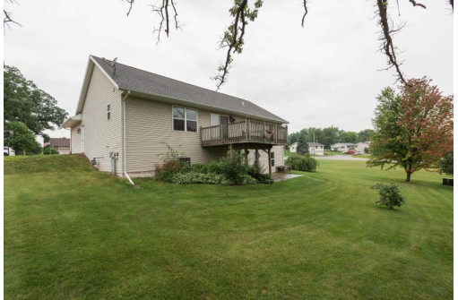 220 White St, Benton, WI 53803