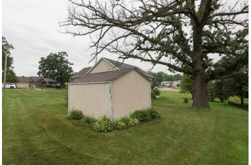 220 White St, Benton, WI 53803