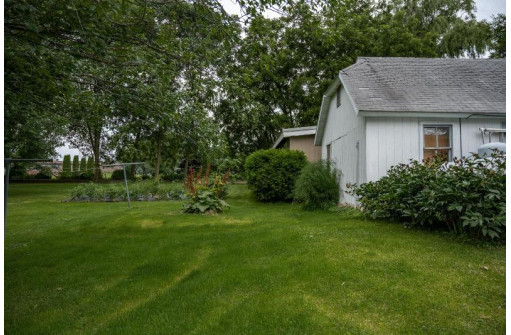 134 S Main St, Hillpoint, WI 53937