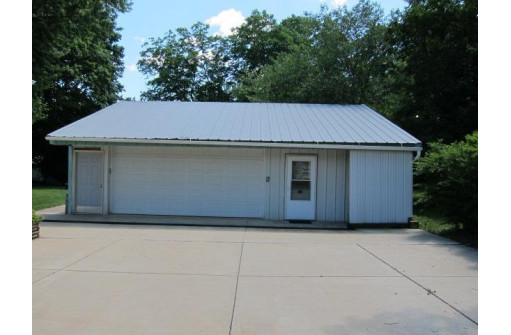 319 W Main St, Evansville, WI 53536