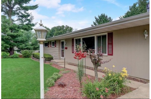 5718 Bartlett Ln, Madison, WI 53711-3425