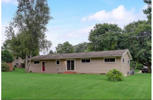 5718 Bartlett Ln, Madison, WI 53711-3425