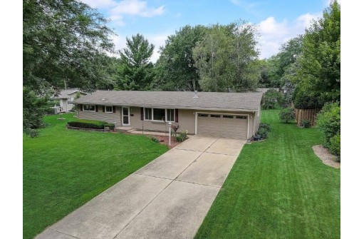 5718 Bartlett Ln, Madison, WI 53711-3425