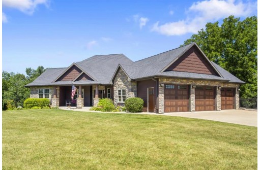 4290 Bluff Point Ct, Hazel Green, WI 53811