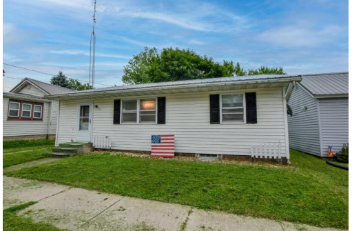 211 S State St, Argyle, WI 53504