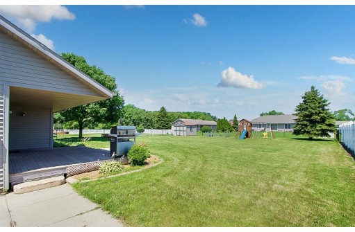 2740 Omaha Dr, Janesville, WI 53546