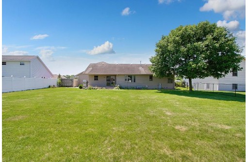 2740 Omaha Dr, Janesville, WI 53546