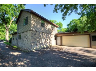 1112 Summit St Baraboo, WI 53913