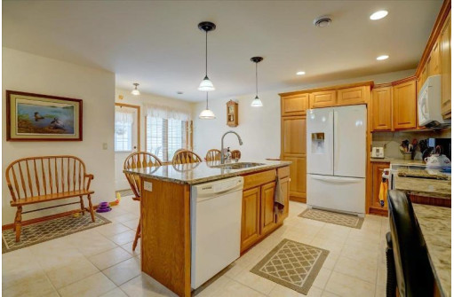 671 Springbrook Cir 671, DeForest, WI 53532