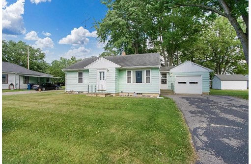 204 1st St, Rio, WI 53960