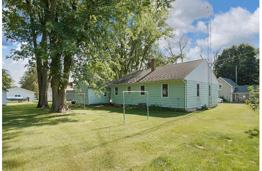 204 1st St, Rio, WI 53960