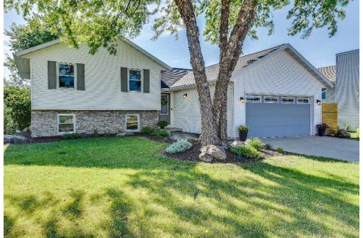 578 S Burr Oak Ave, Oregon, WI 53575