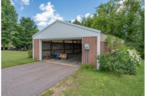 S1060 W Redstone Dr, La Valle, WI 53941