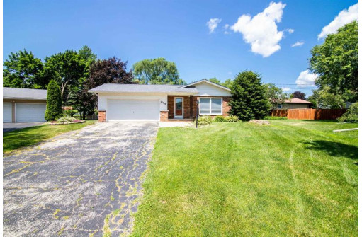 816 Macarthur Dr, Beaver Dam, WI 53916