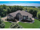 112 Red Fox Dr, Johnson Creek, WI 53038-9557