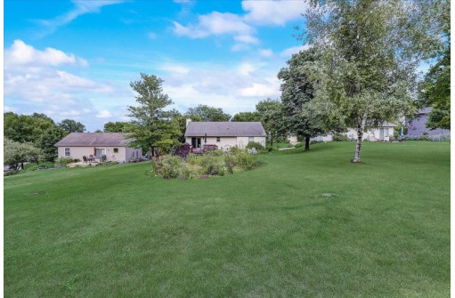 340 Shenandoah Way, Mount Horeb, WI 53572