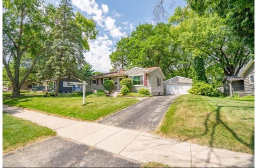 22 Garnet Ln, Madison, WI 53714