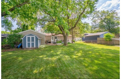 22 Garnet Ln, Madison, WI 53714