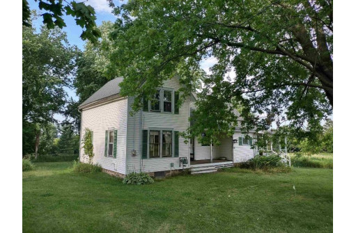 N8822 White Ridge Rd, Berlin, WI 54923