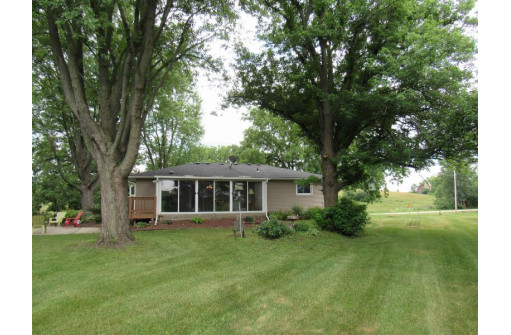 1268 S Emerald Grove Rd, Janesville, WI 53546-9779