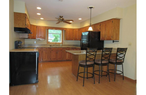 1268 S Emerald Grove Rd, Janesville, WI 53546-9779