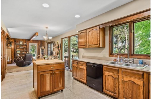 1526 Comanche Glen, Madison, WI 53704