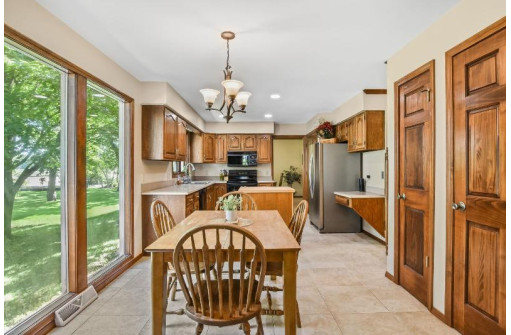 1526 Comanche Glen, Madison, WI 53704