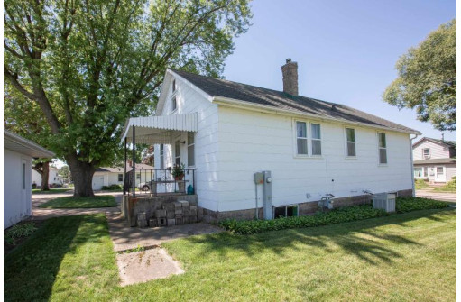 219 W Mckinley St, Cuba City, WI 53807