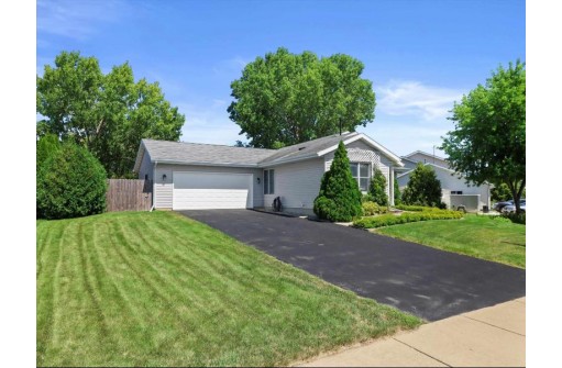 5512 Red Oak Tr, McFarland, WI 53558