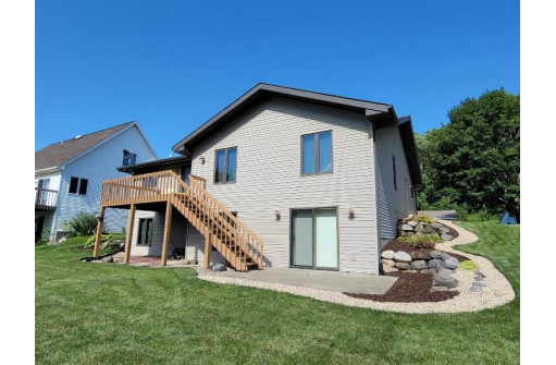 2133 Hillebrand Dr, Cross Plains, WI 53528