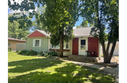 758 S Hill Rd, Beloit, WI 53511