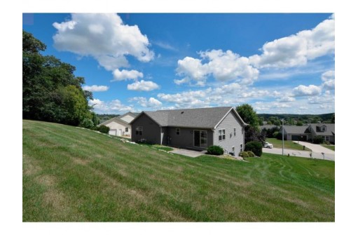 3008 Allies Ln, Cross Plains, WI 53528