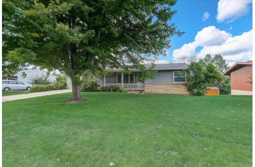 202 Blue View Dr, Mount Horeb, WI 53572-1802