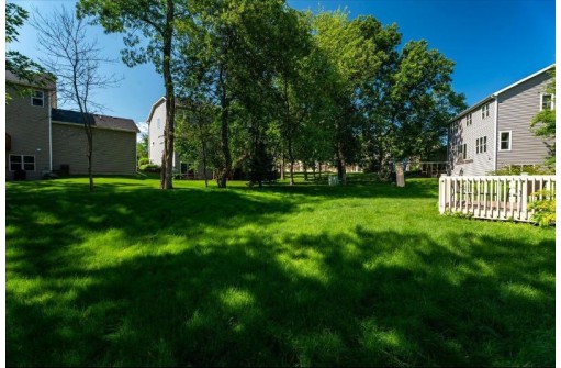 6009 Sharpsburg Dr, Madison, WI 53718