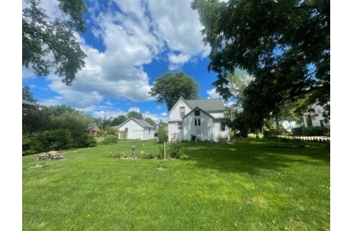 735 7th St, Prairie Du Sac, WI 53578