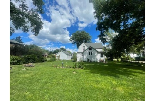 735 7th St, Prairie Du Sac, WI 53578